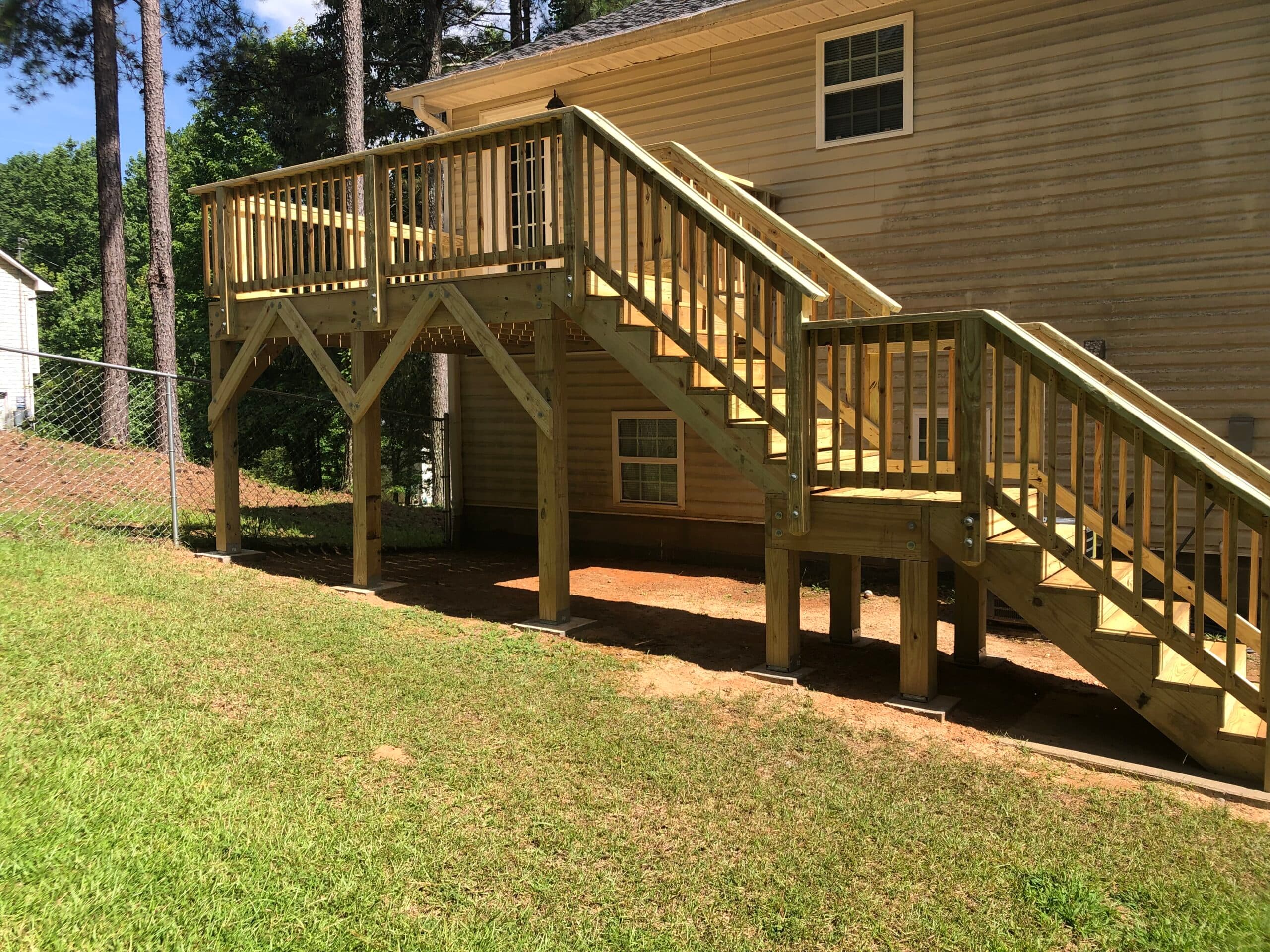 Front porch and back deck - Image 6