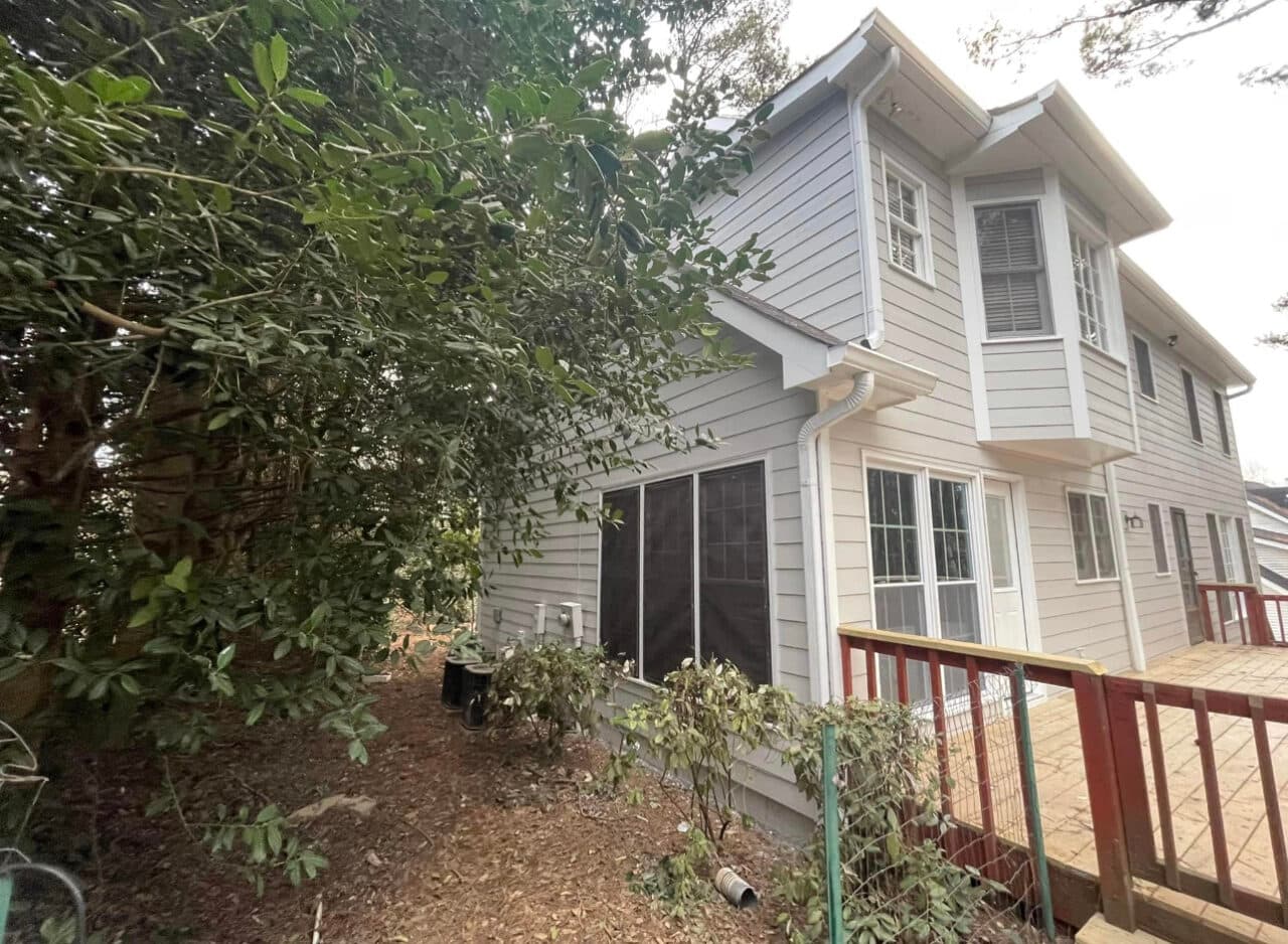 Siding/painting - Image 9