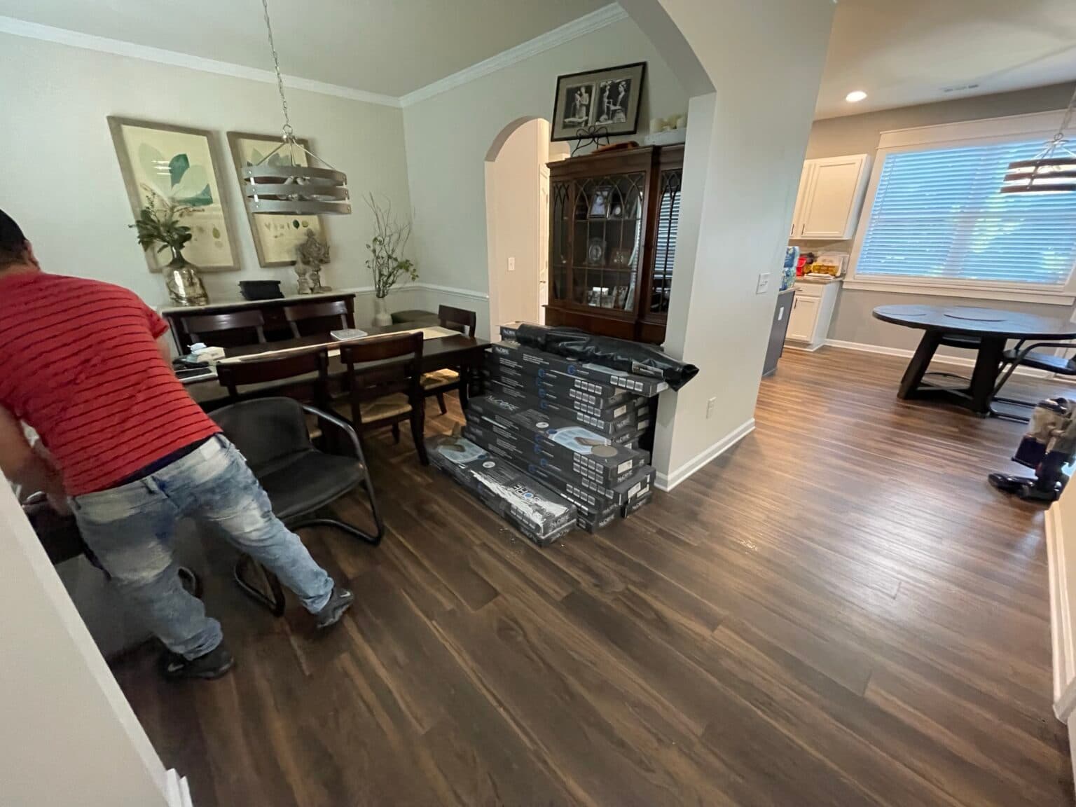 Vinyl plank flooring - Image 11