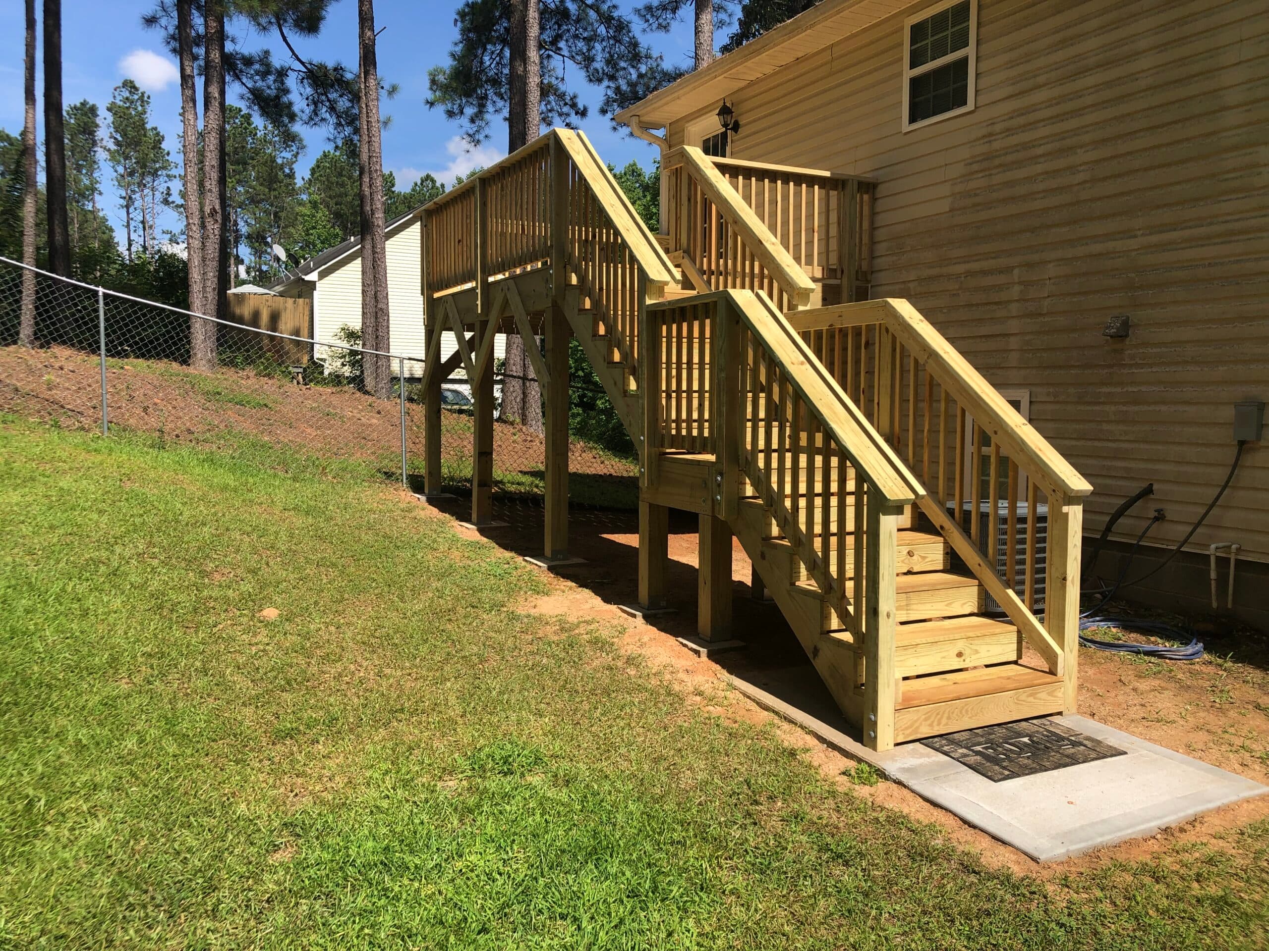 Front porch and back deck - Image 4