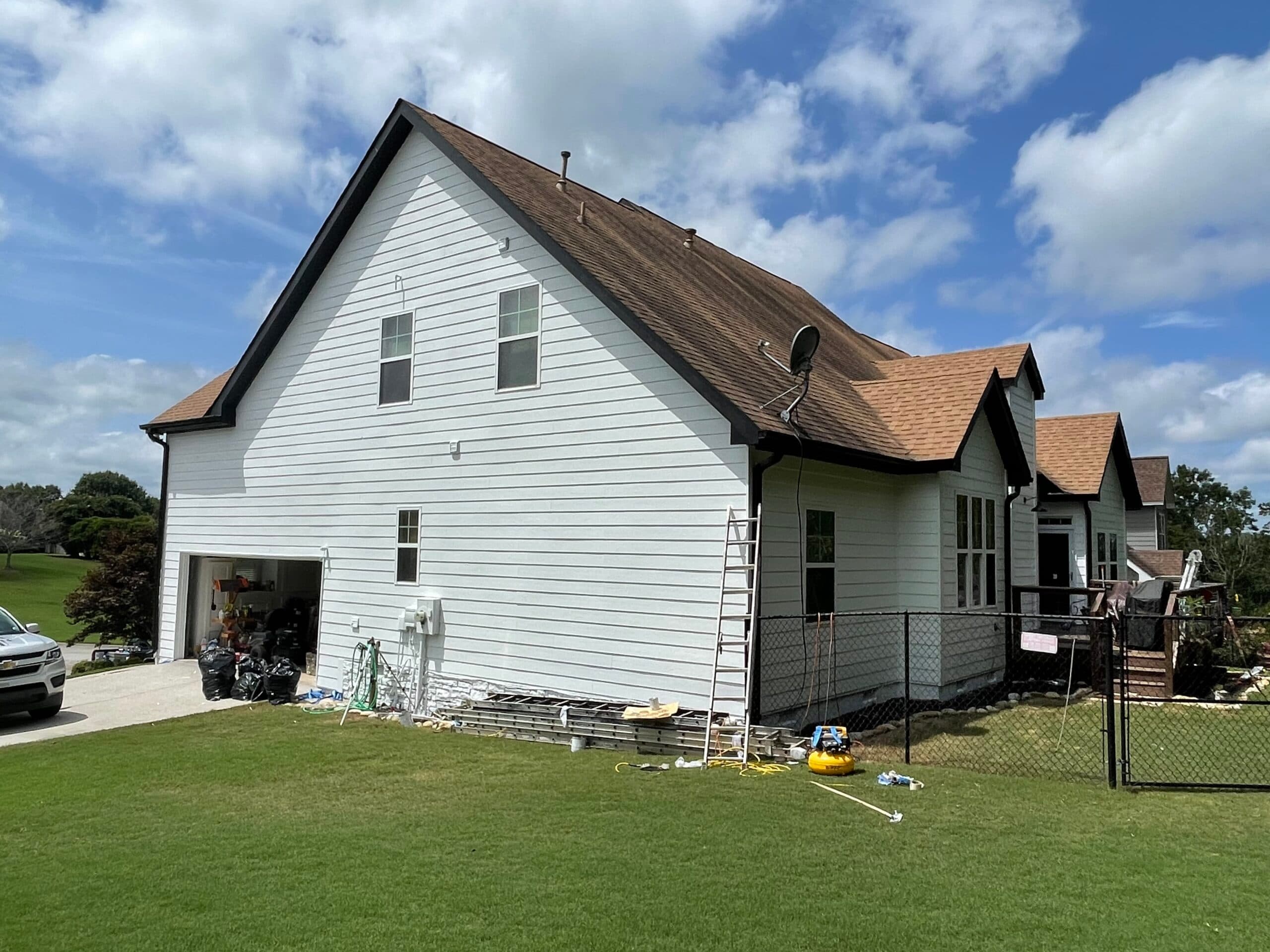 Siding and paint - Image 4