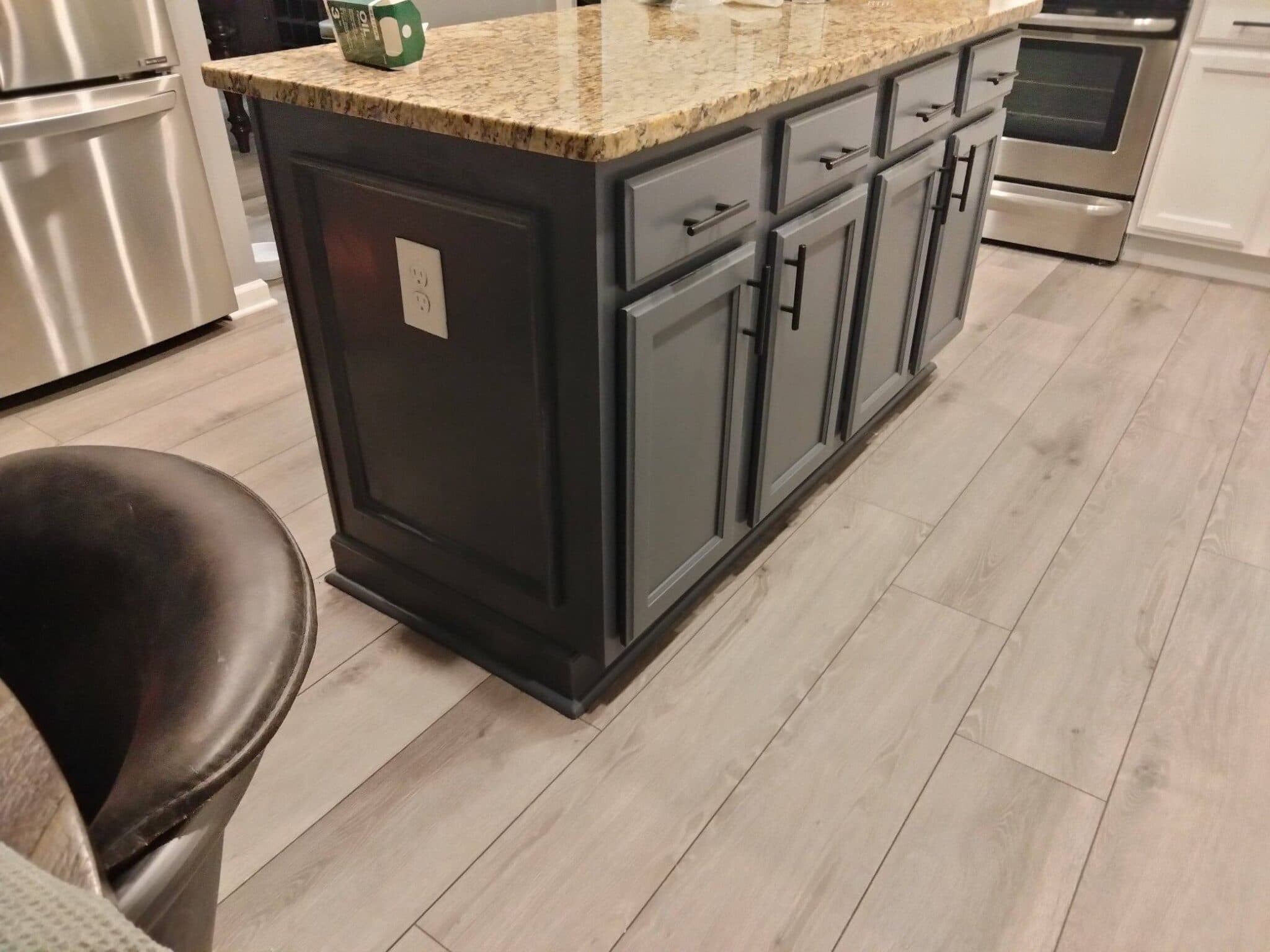 Vinyl plank flooring - Image 10