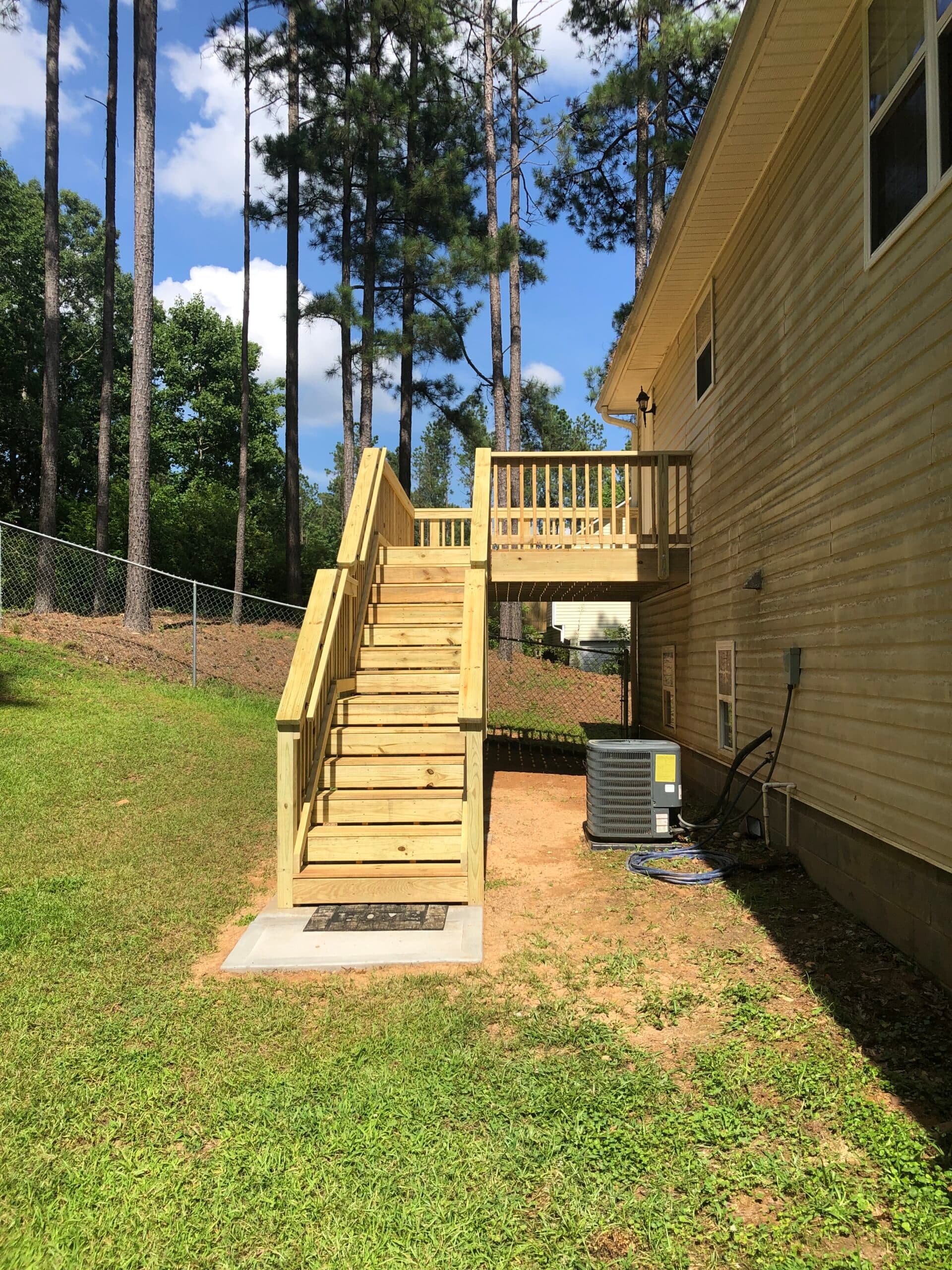 Front porch and back deck - Image 5