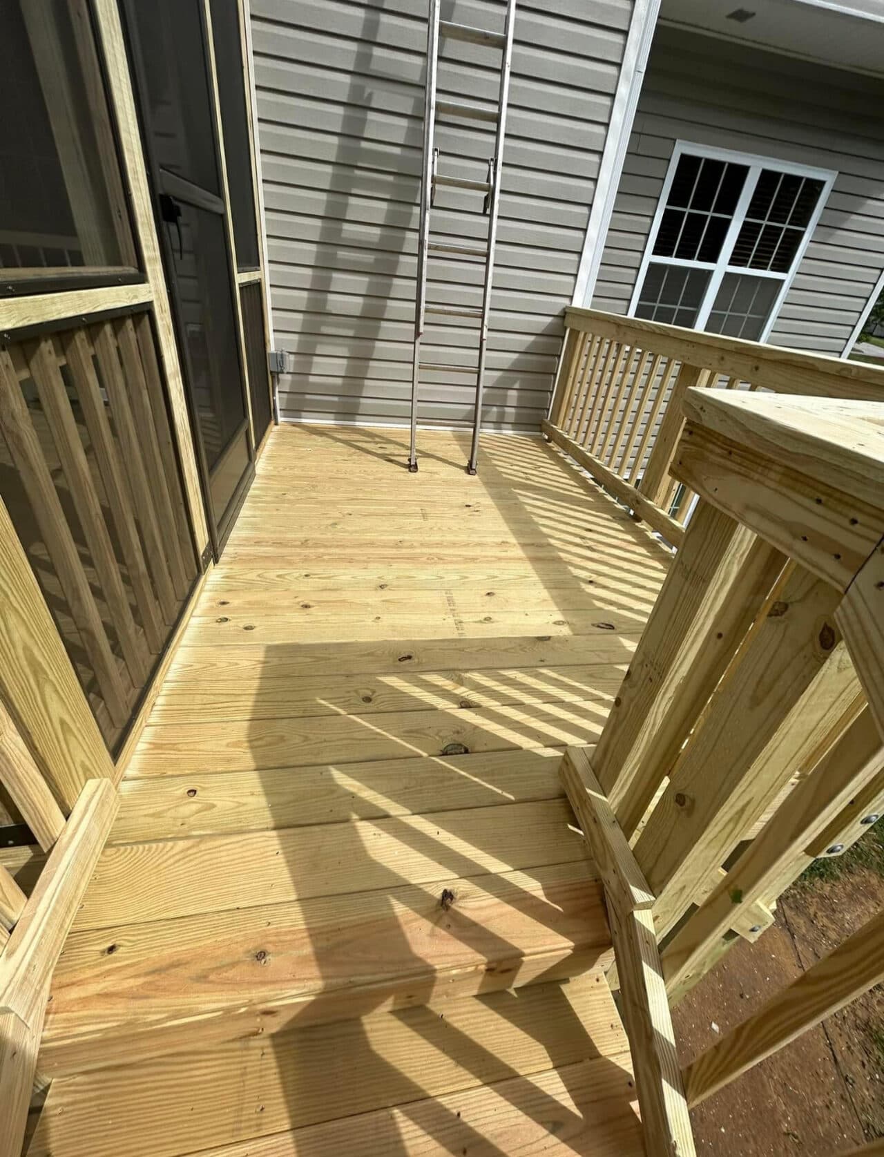 Deck and screen porch - Image 6