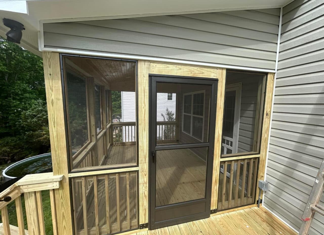 Deck and screen porch - Image 7