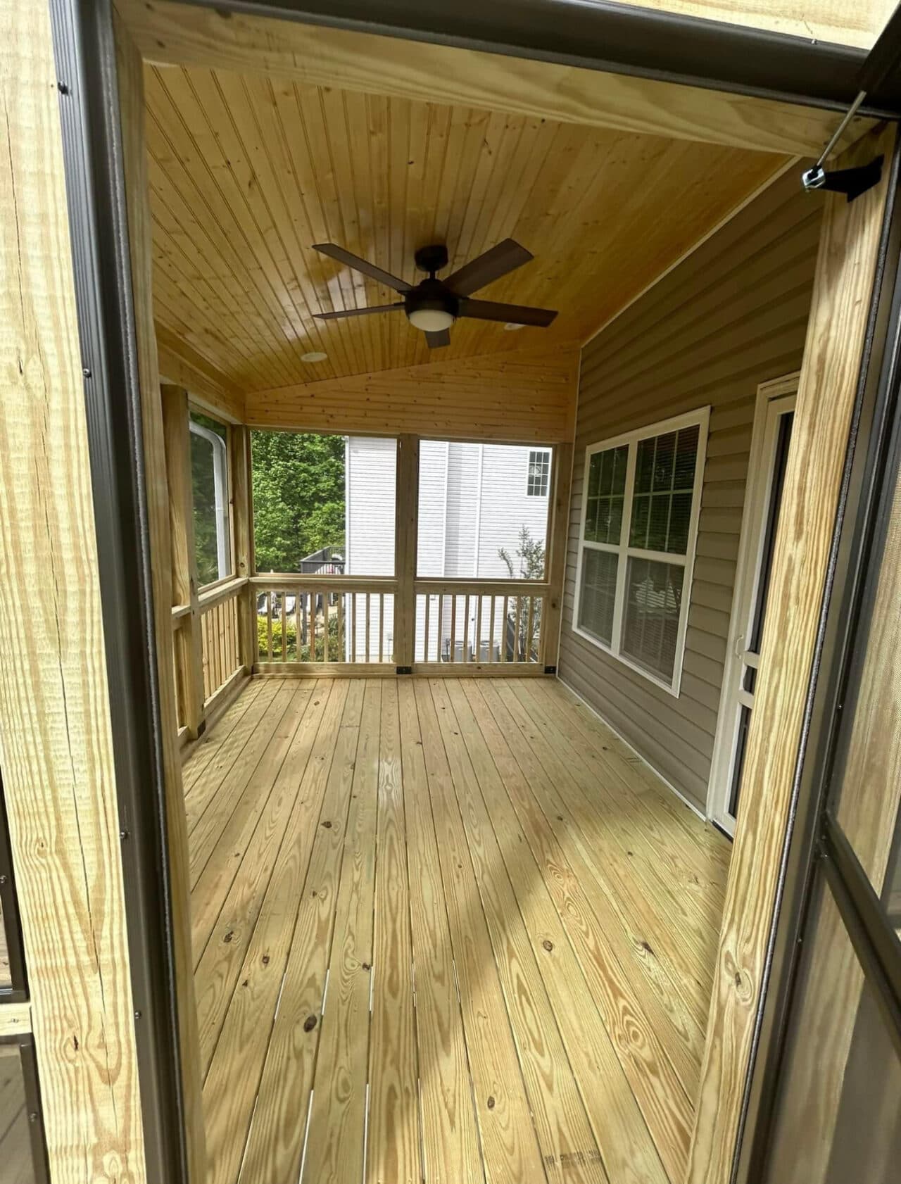 Deck and screen porch - Image 9