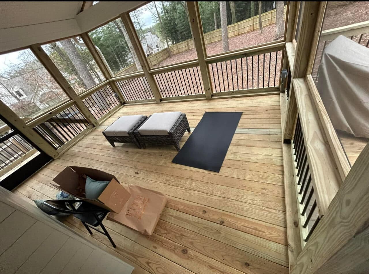 Deck and screen porch - Image 4