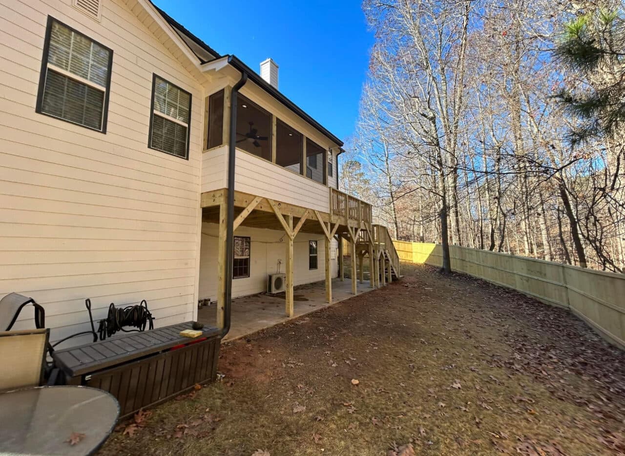 Deck and screen porch - Image 3