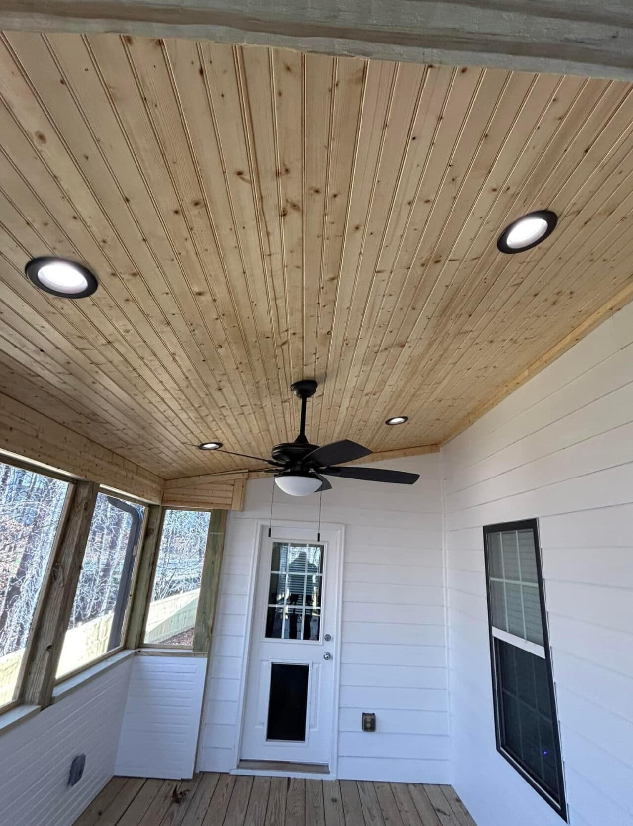 Deck and screen porch - Image 7