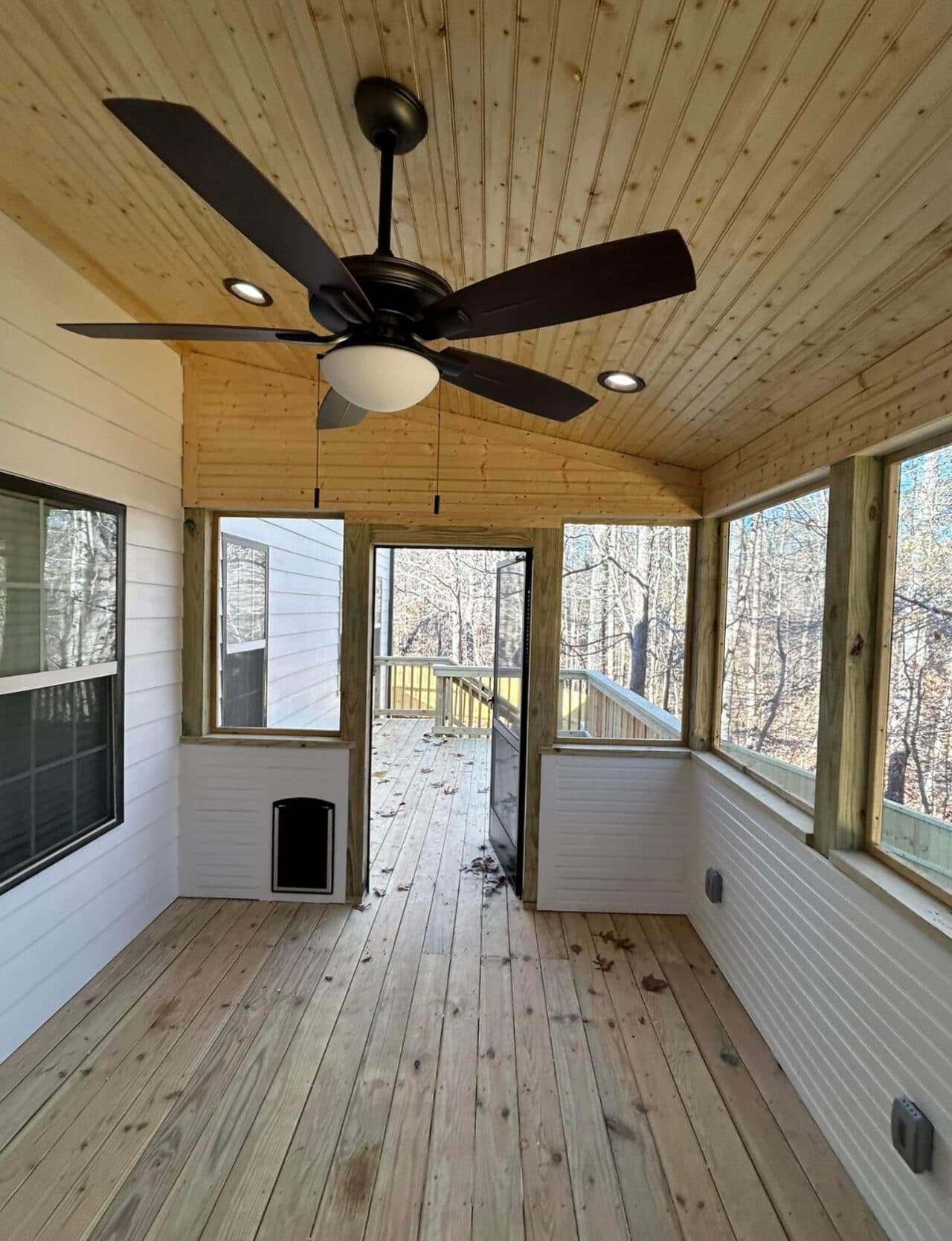 Deck and screen porch - Image 8