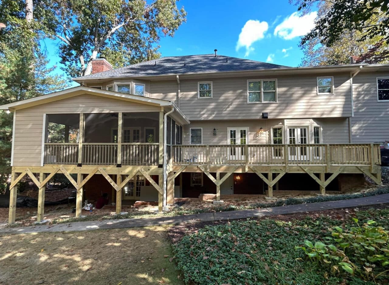 Deck, screen porch and fireplace - Image 2