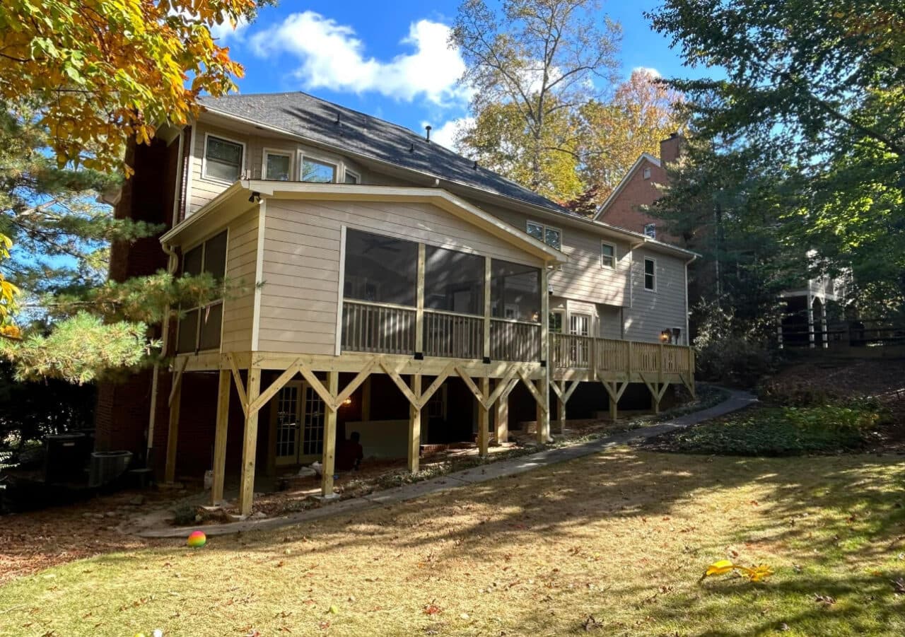 Deck, screen porch and fireplace - Image 3