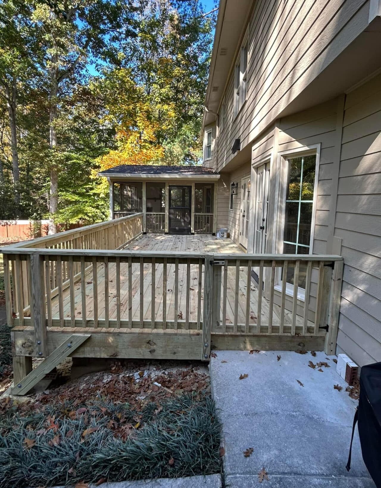 Deck, screen porch and fireplace - Image 4