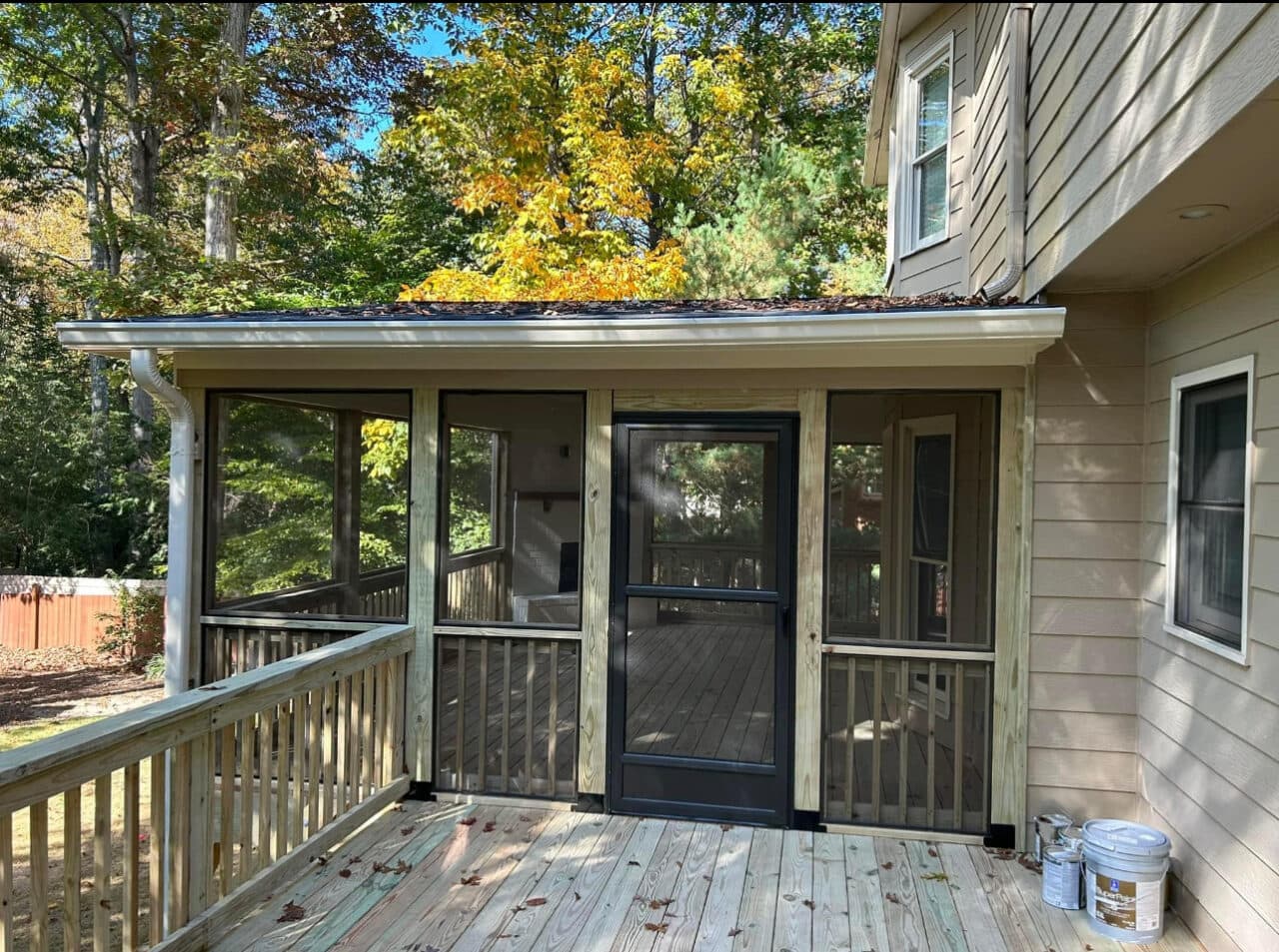 Deck, screen porch and fireplace - Image 5