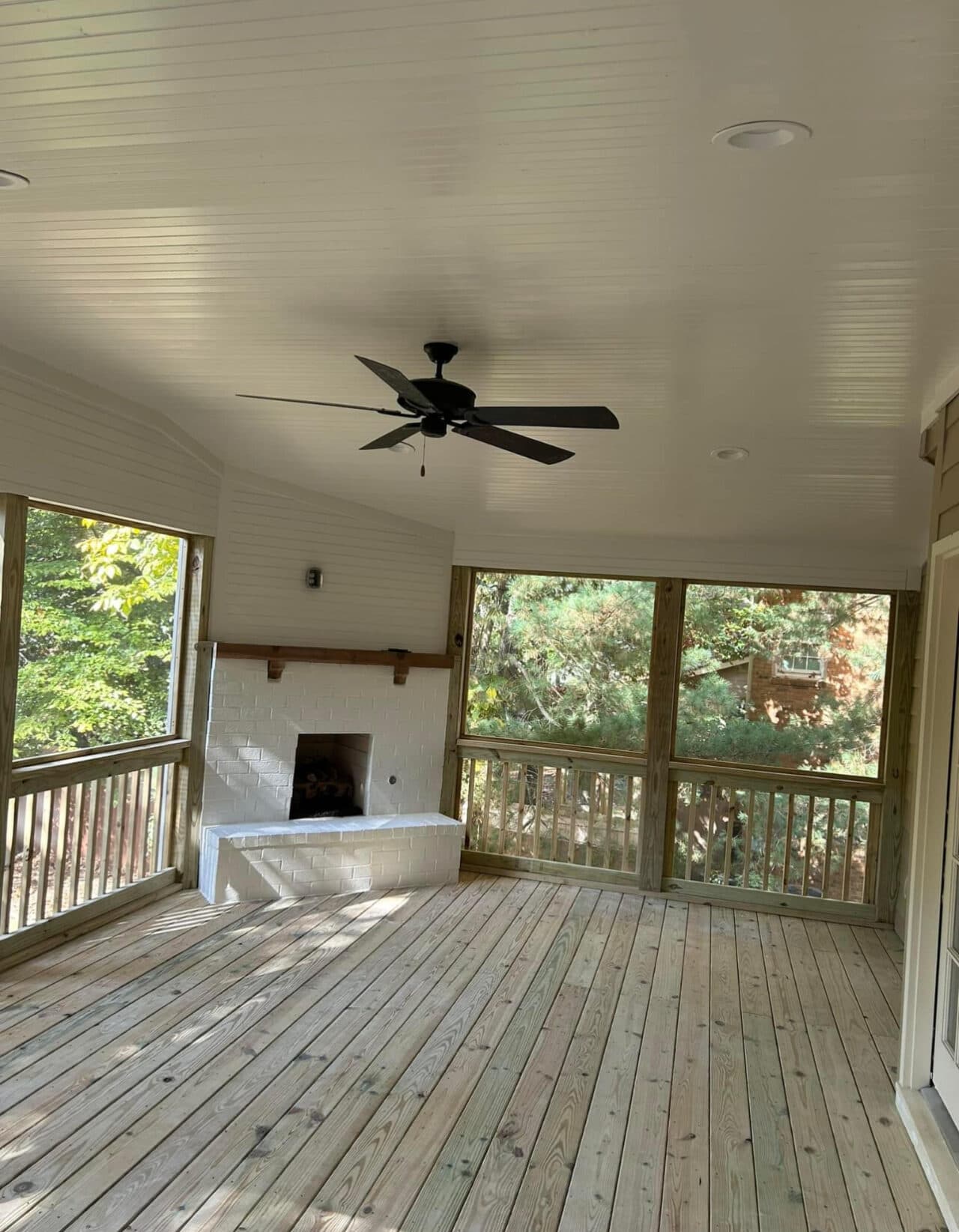 Deck, screen porch and fireplace - Image 6