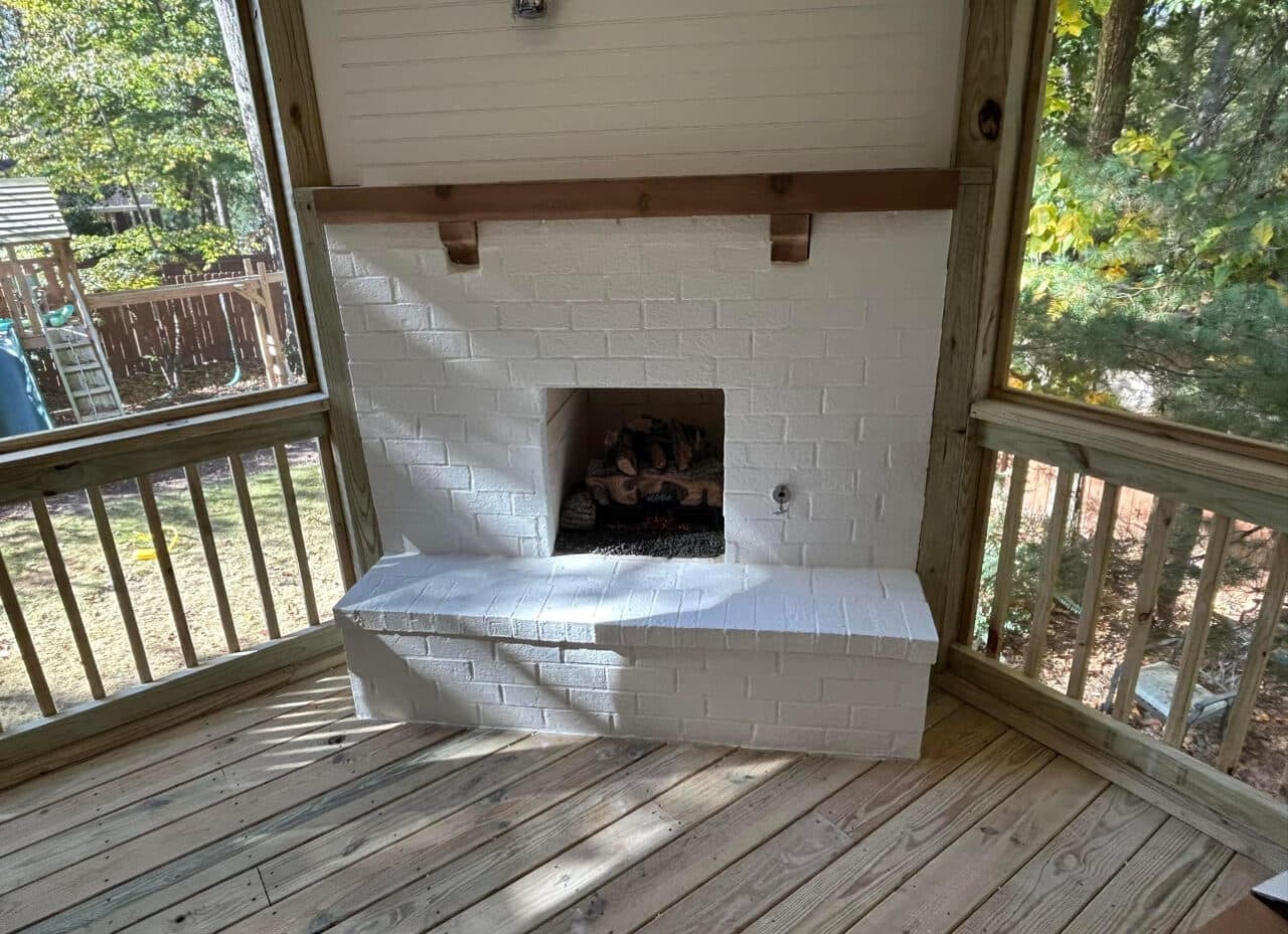 Deck, screen porch and fireplace - Image 8