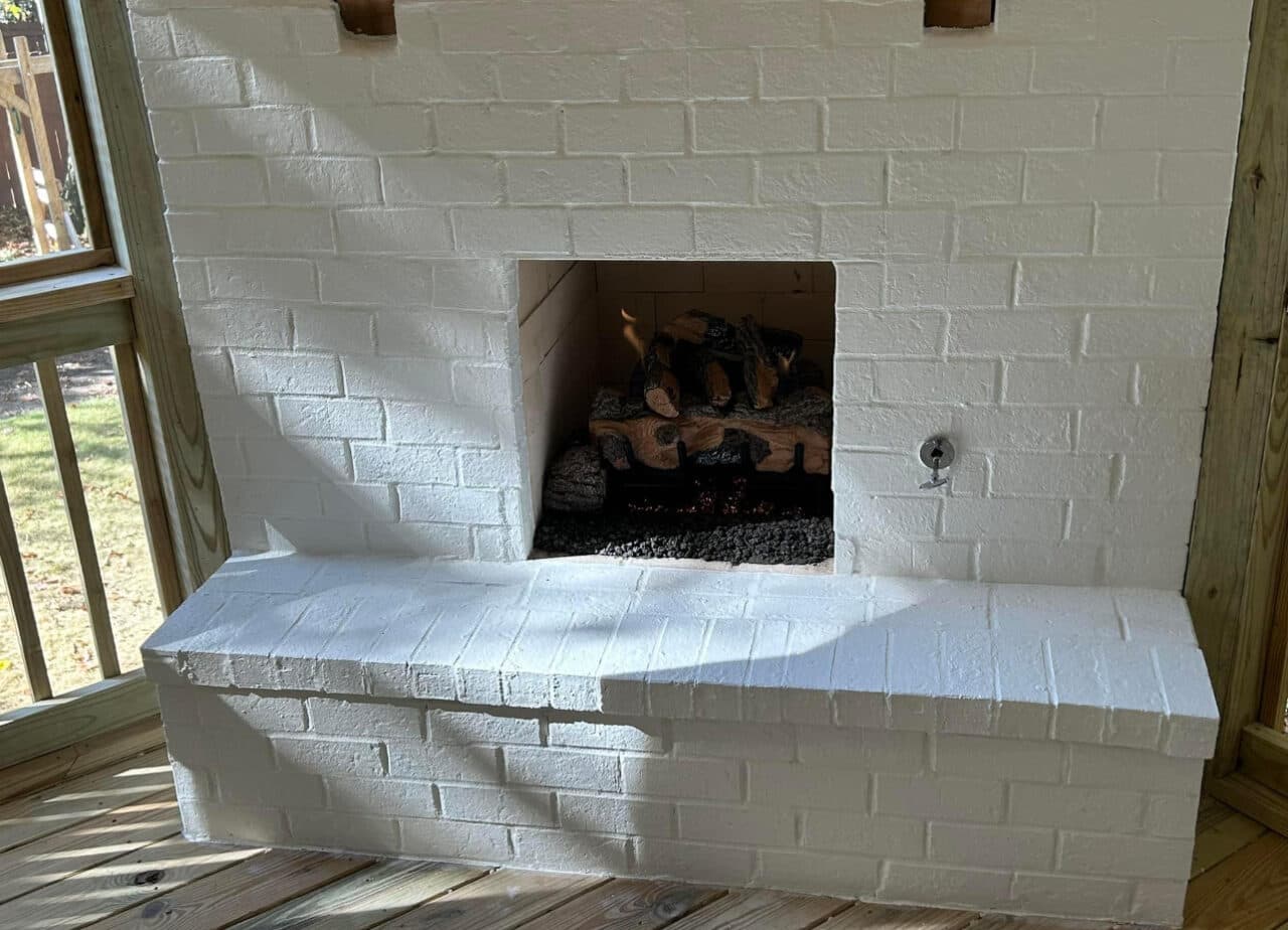 Deck, screen porch and fireplace - Image 9