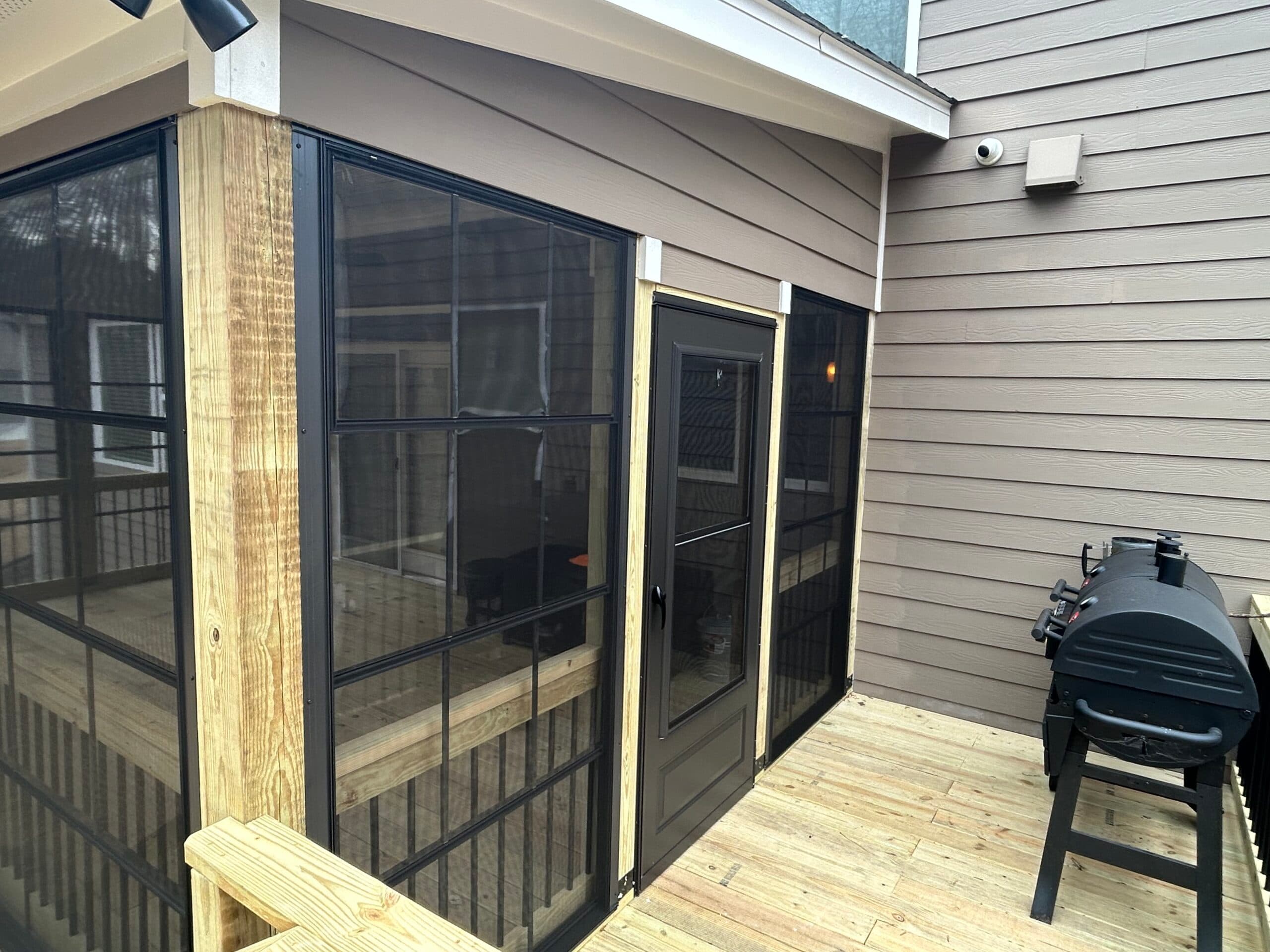 25x12 deck, 19x12 covered area with EZE Breeze windows - Image 4